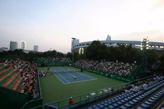 两队的攻防 两队的攻防