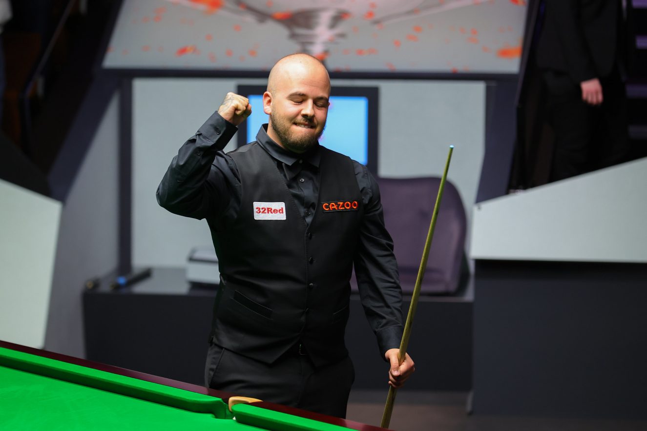 的交锋中展 的交锋中展